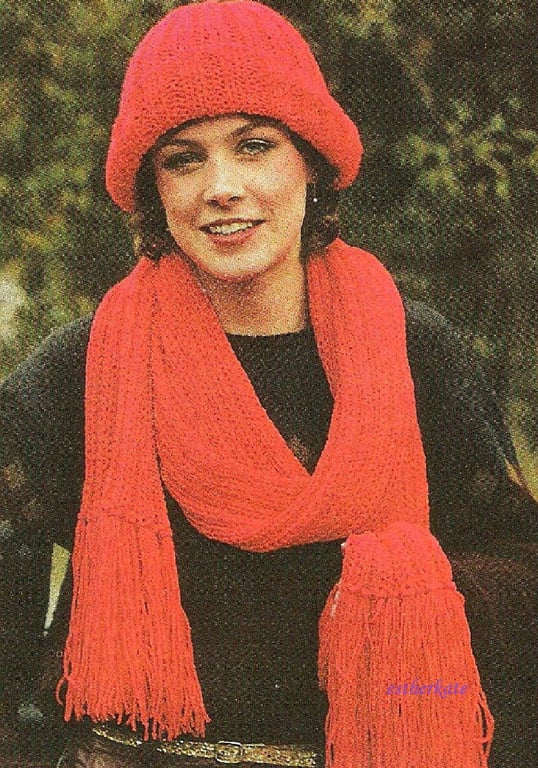 VINTAGE KNITTING PATTERN Ladies Scarves and Hats
