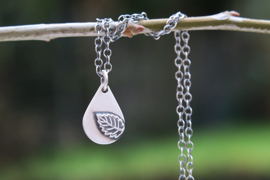 Silver Dainty Necklace, Teardrop Necklace, Everyday Jewellery, Leaf Pendant 