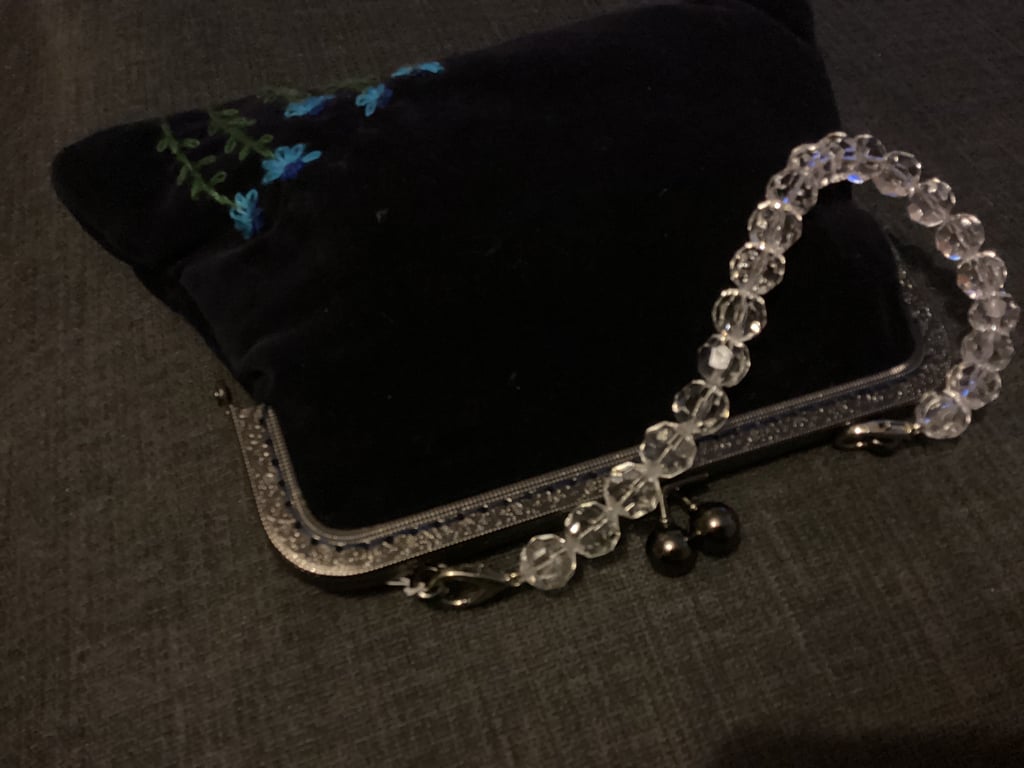 Vintage look - Navy Blue Velvet Embroidered 20cm clasp purse. 