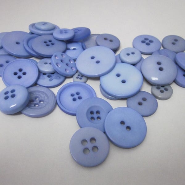 40g Mixed Light Blue Buttons