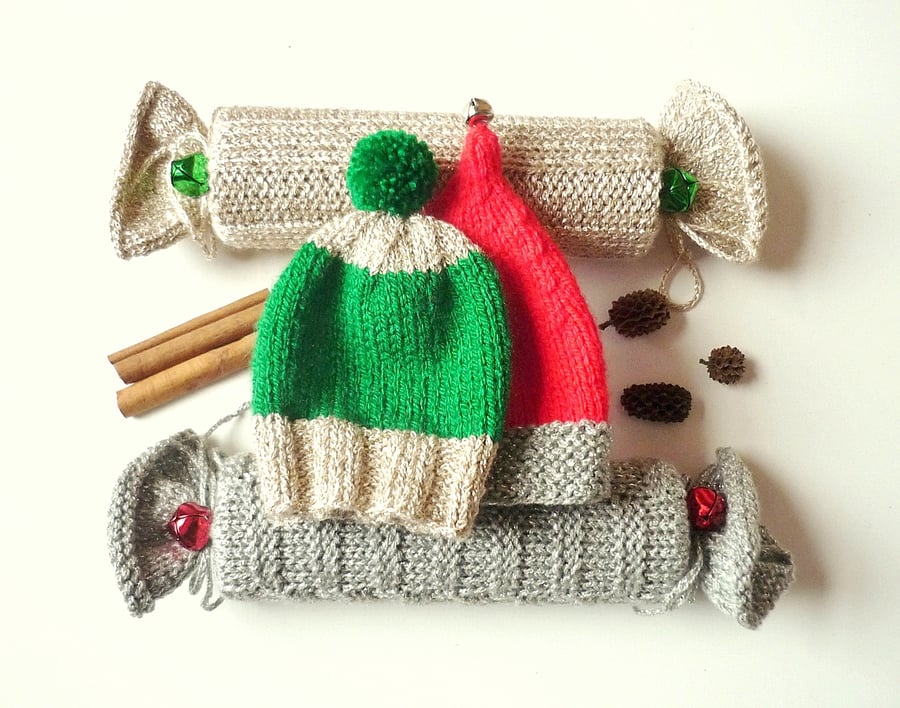 Christmas table decor - Reusable crackers - Xmas hats 