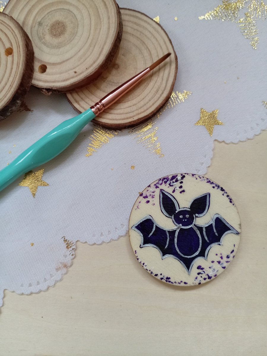 Wooden circular flying bat fridge magnet 