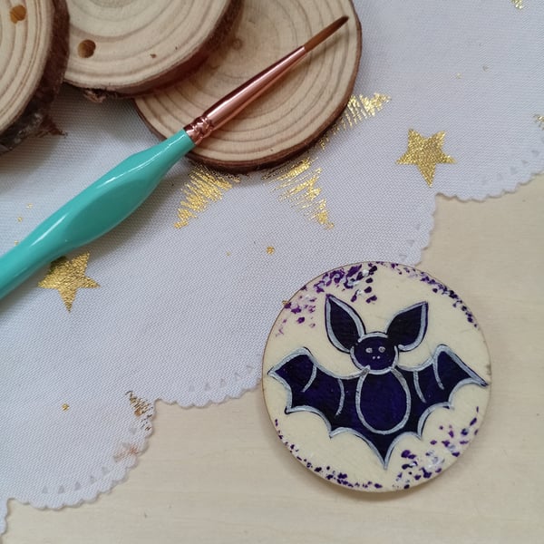 Wooden circular flying bat fridge magnet 