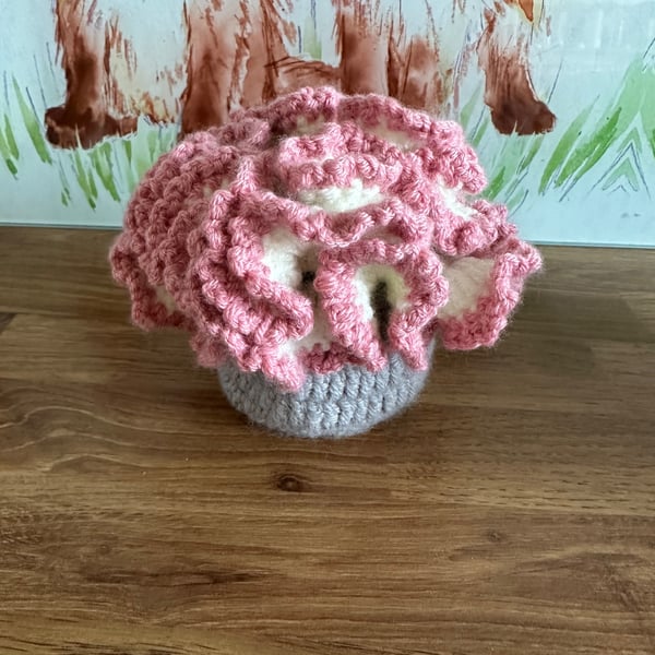 Crochet flower coaster and pot 