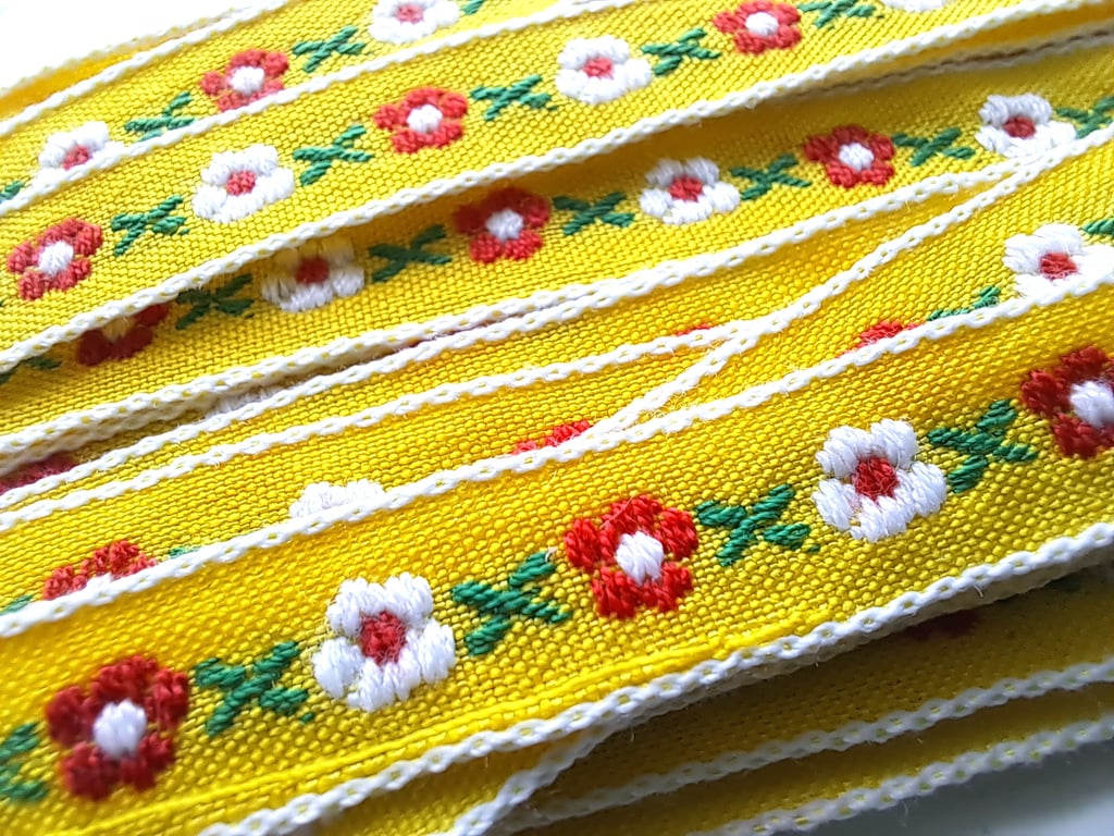 1 metre of pretty yellow floral embroidered ribbon braid, 11mm wide