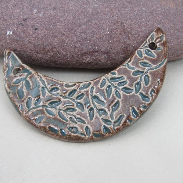 Sedge Green Leaf Pattern Ceramic Crescent Bib Pendant