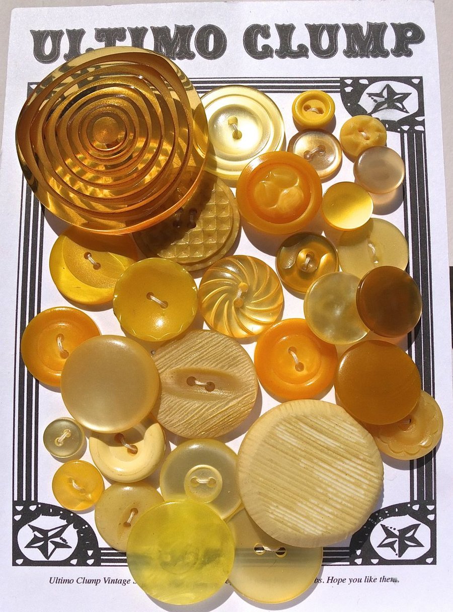 30 Vintage Yellow Buttons