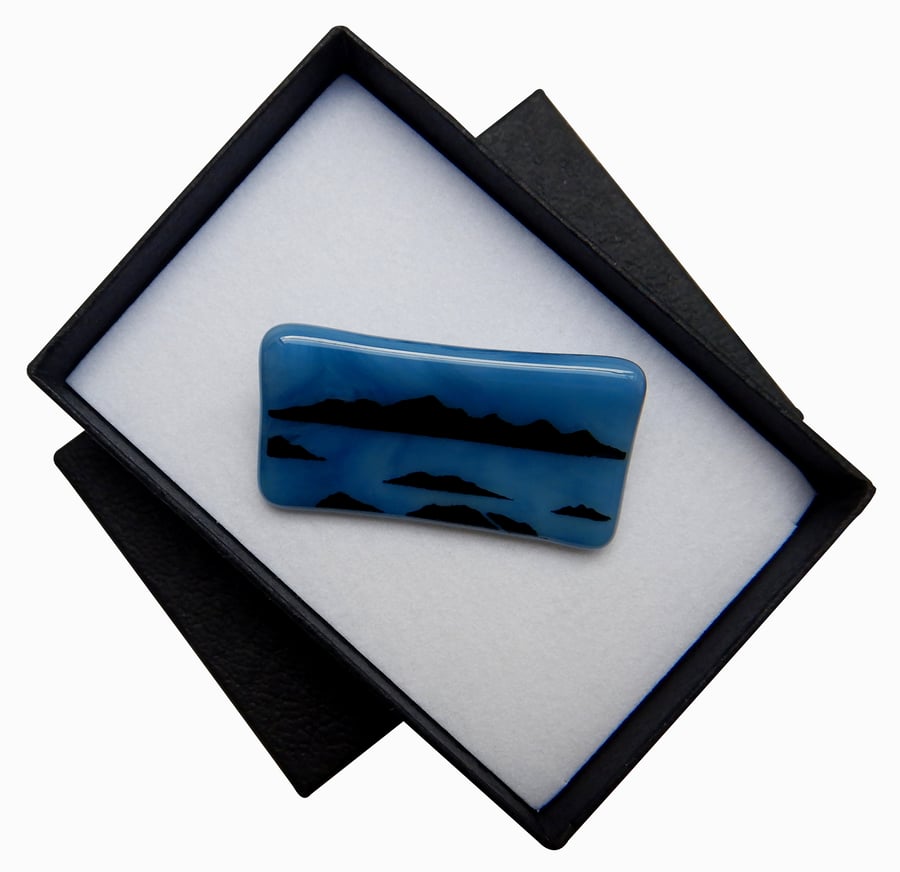 HANDMADE FUSED DICHROIC GLASS 'ISLE OF ARRAN' BROOCH.