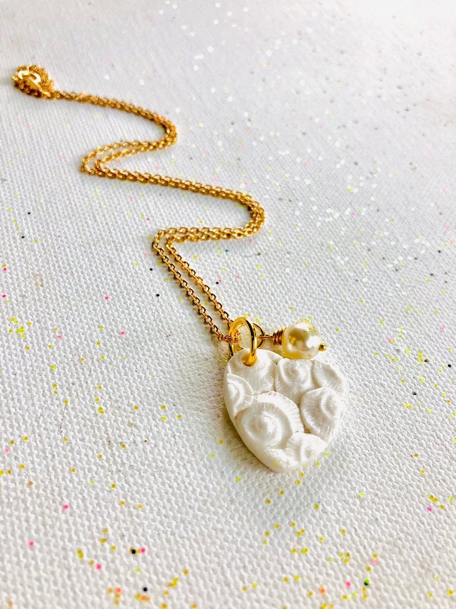 Beautiful porcelain handcrafted heart shell cluster necklace with vegan Pearl.