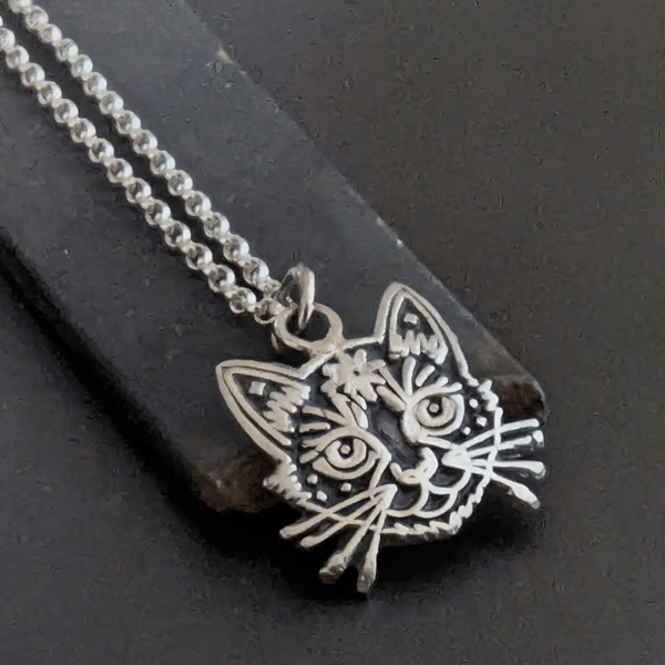 Sterling Silver City Cat pendant