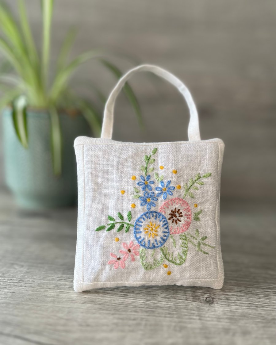 Vintage Floral Embroidered Linen Lavender Bag