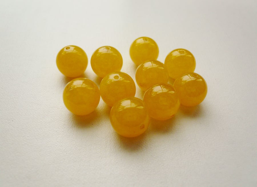 10  Round Amber Malaysian Jade Beads