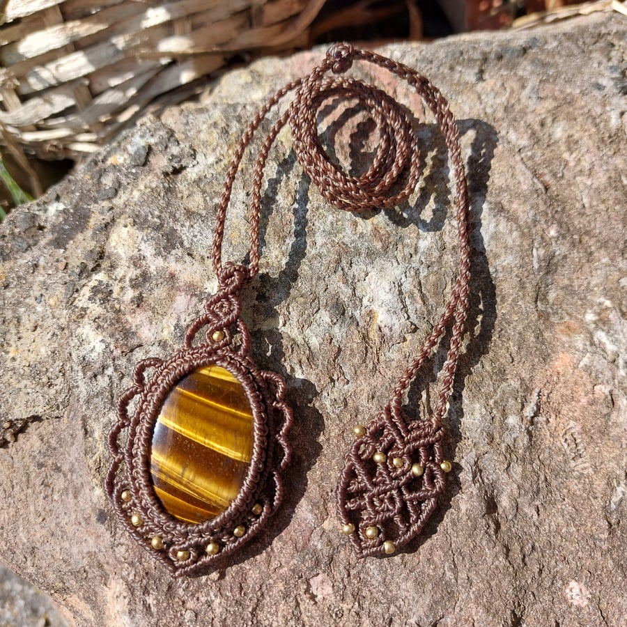 Tiger's Eye Macrame Pendant 