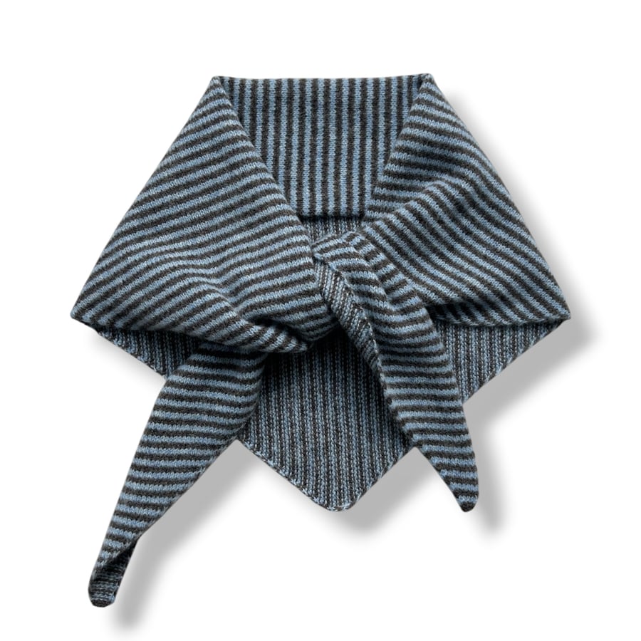 Fine stripe Triangle Scarf (NEW)