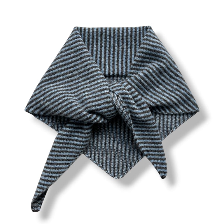 Fine stripe Triangle Scarf (NEW)