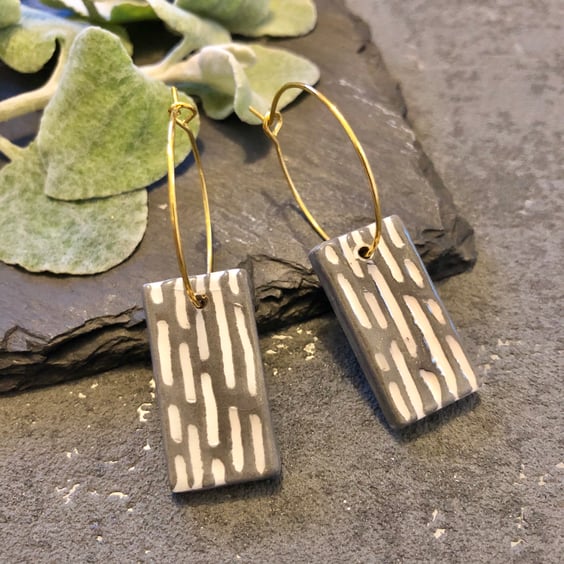 Ceramic hoop earrings - sgraffito grey