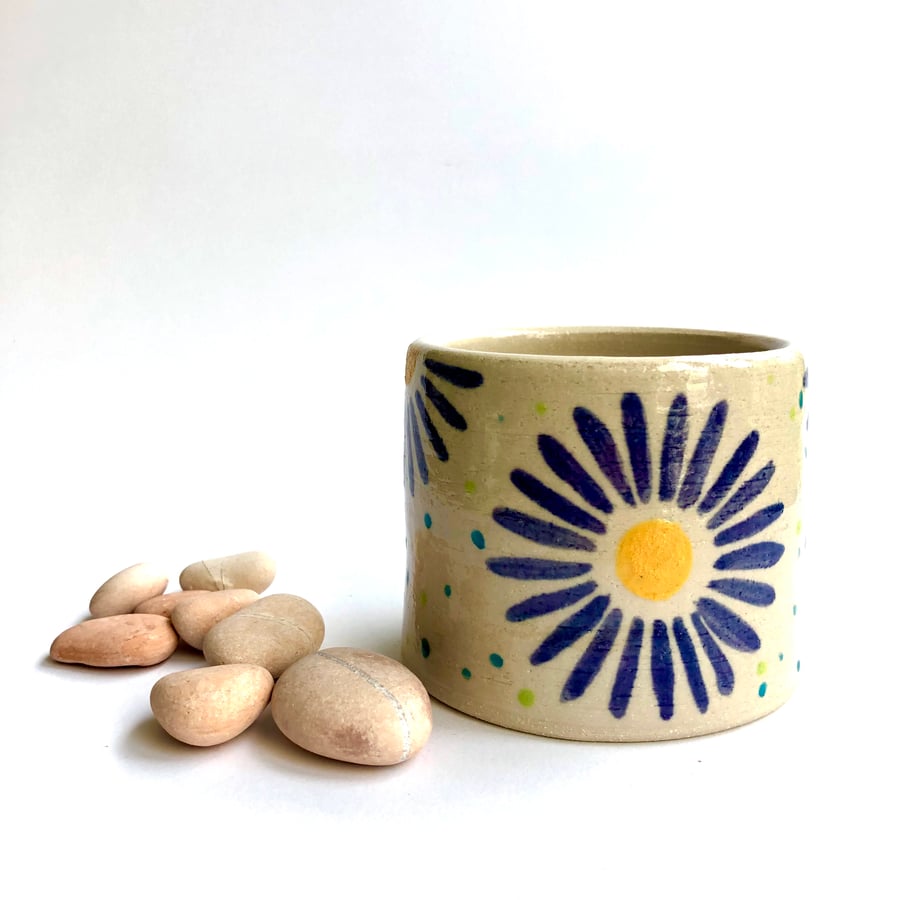 STONEWARE MICHAELMAS DAISY CERAMIC POT