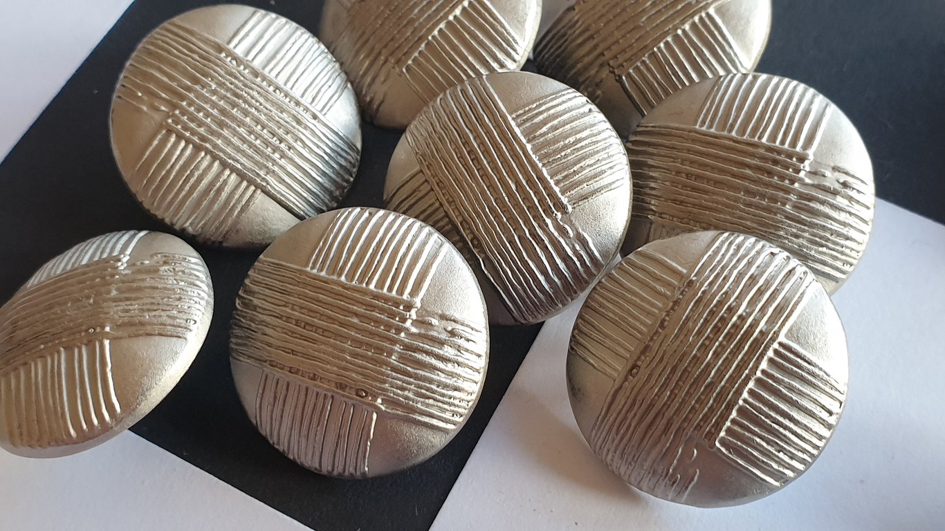 15mm & 22mm Matt Silver Metallic look buttons Light weight