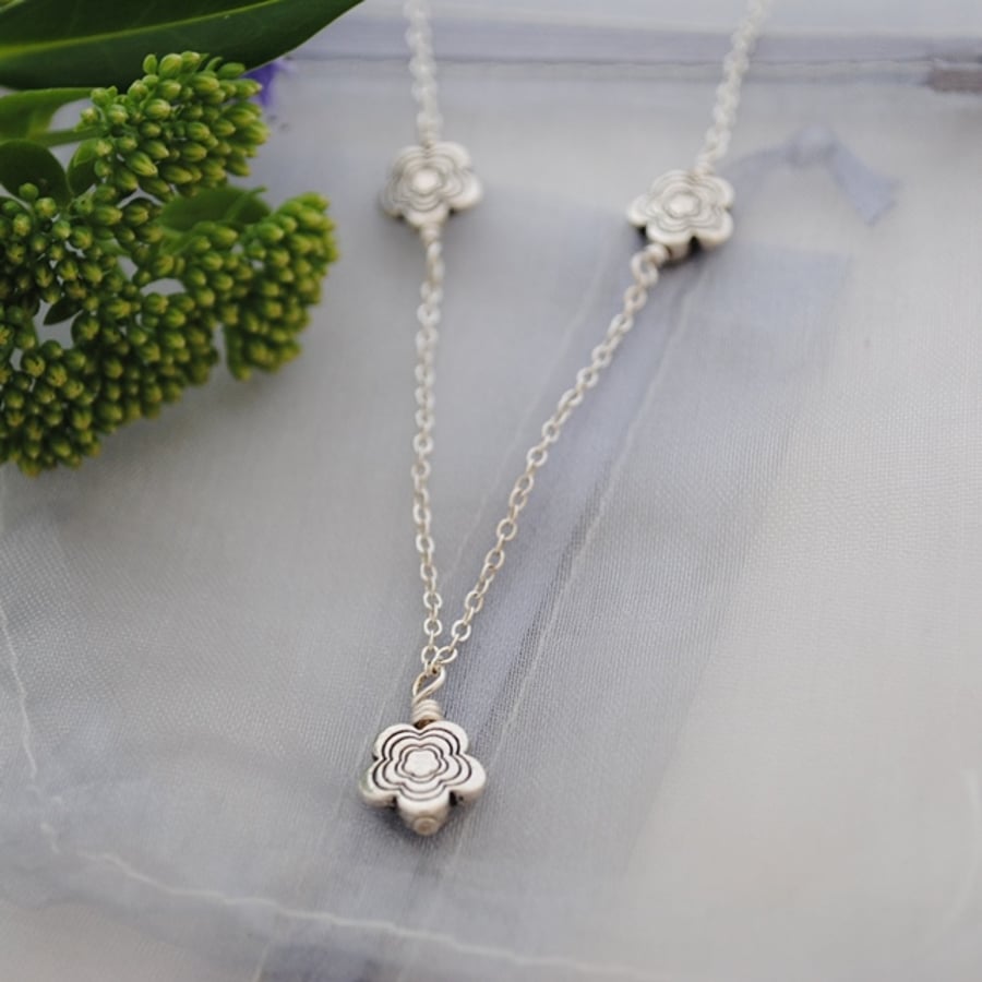 Silver flowers necklace