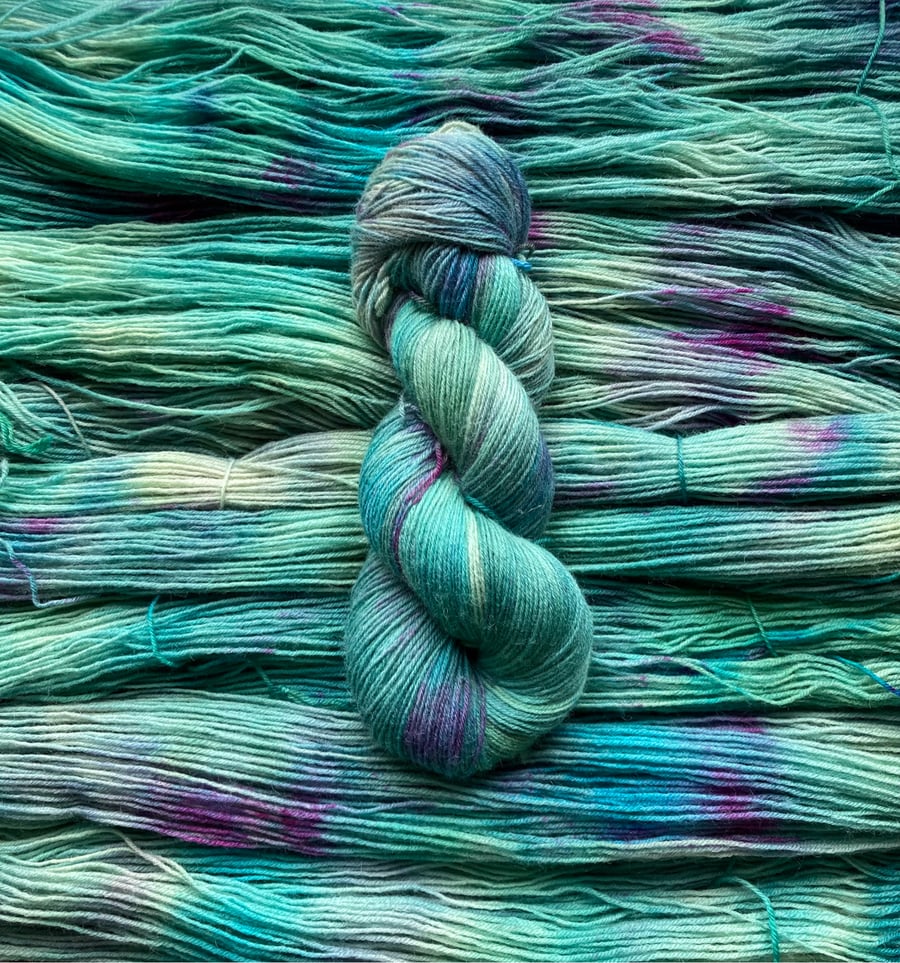 Hand dyed yarn 4 ply BFL 100g Mermaid