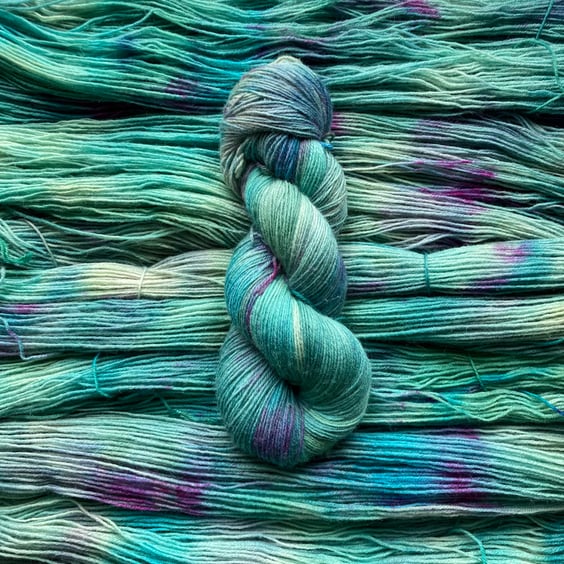 Hand dyed yarn 4 ply BFL 100g Mermaid