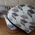 Tea cosy - Grey, black Geometric Pattern