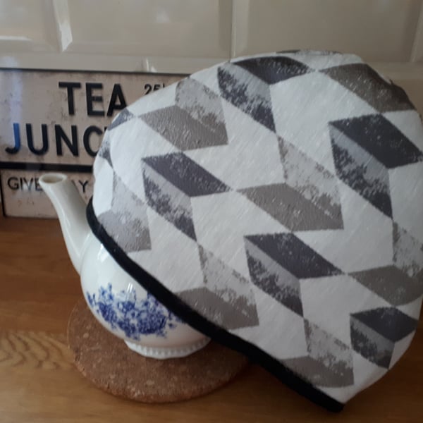 Tea cosy - Grey, black Geometric Pattern