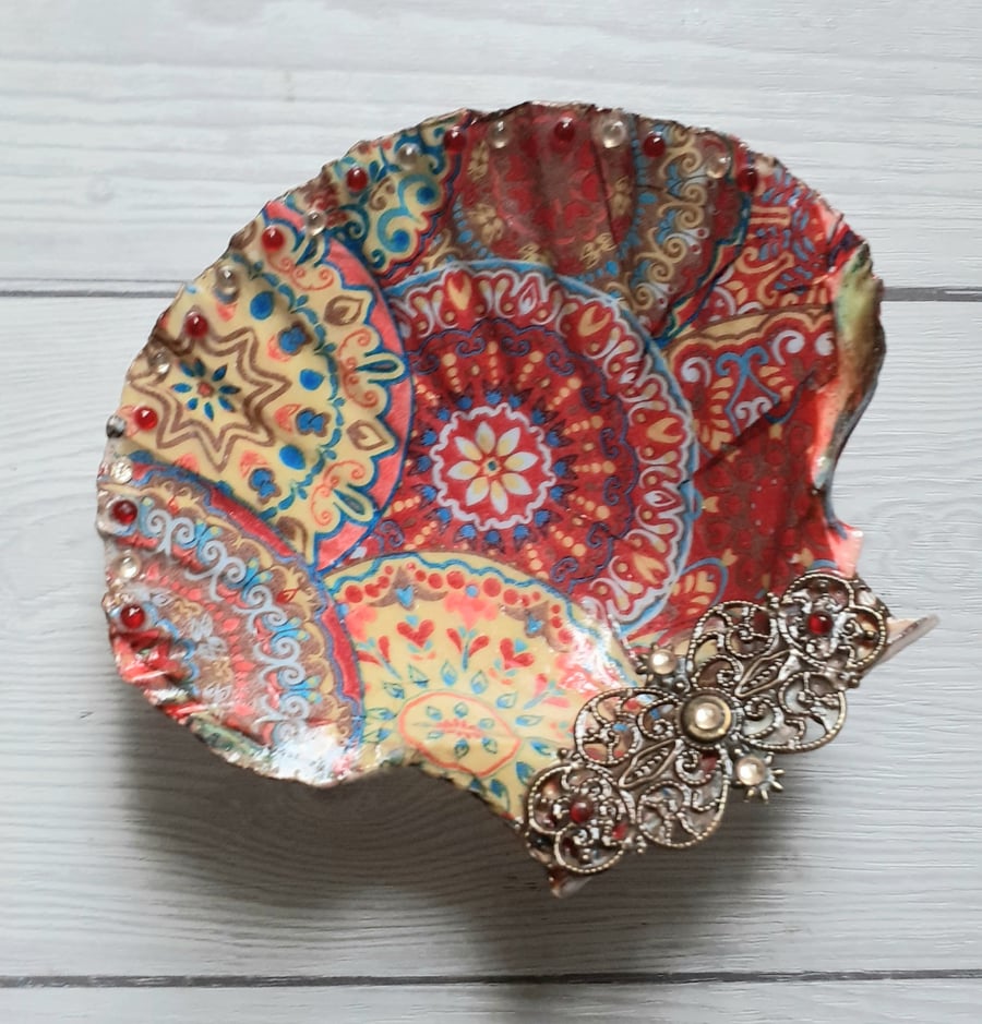 Ethnic Scallop Shell trinket dish 