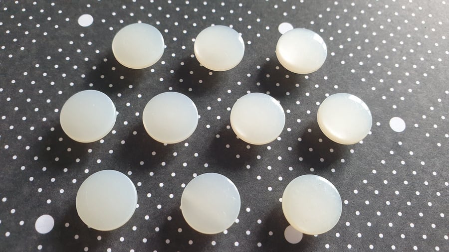 9 16" 14mm 22L Vintage Polyester Pearl shank Buttons x 6