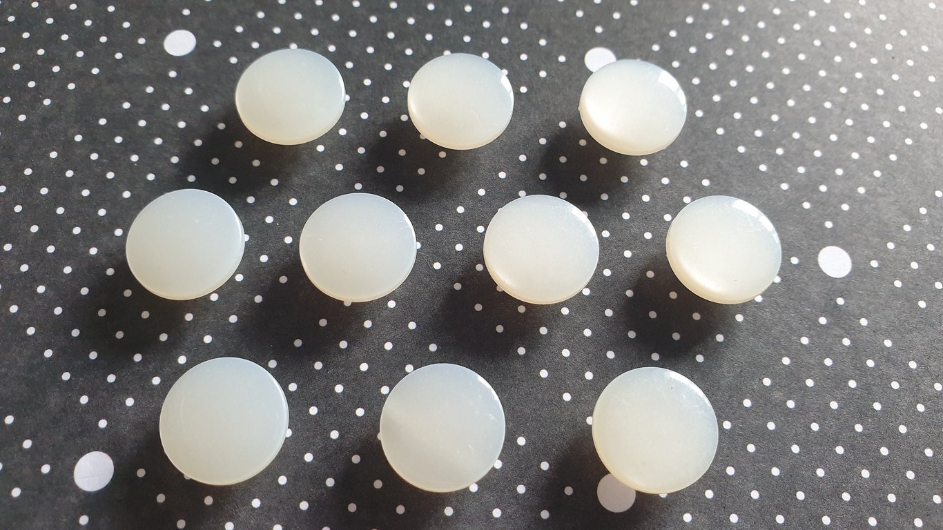 9 16" 14mm 22L Vintage Polyester Pearl shank Buttons x 6