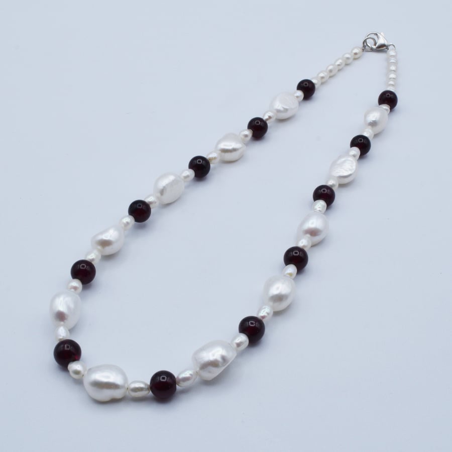 Misshapen pearl necklace discount