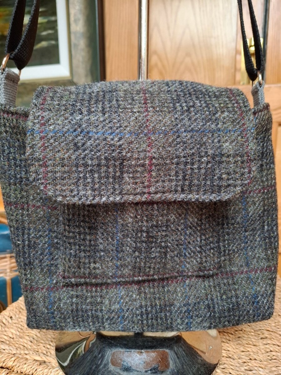 Tweed messenger