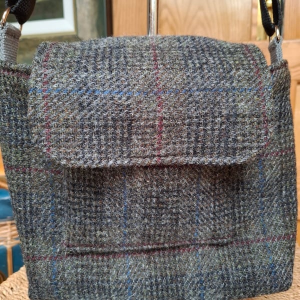 Tweed messenger