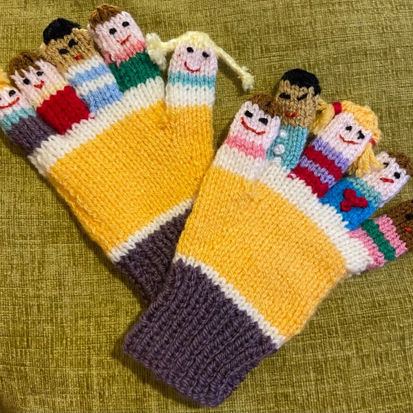 Novelty Little People childrens gloves for 2 to 3 year old 