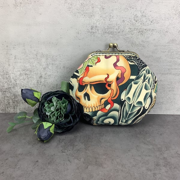 Skull coin purse, Japanese gothic frame purse, Optional chain, Handmade