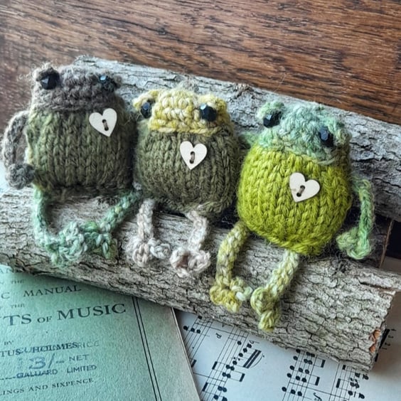 Frogs by post Trio Letterbox Gift Three Handmade Froglets