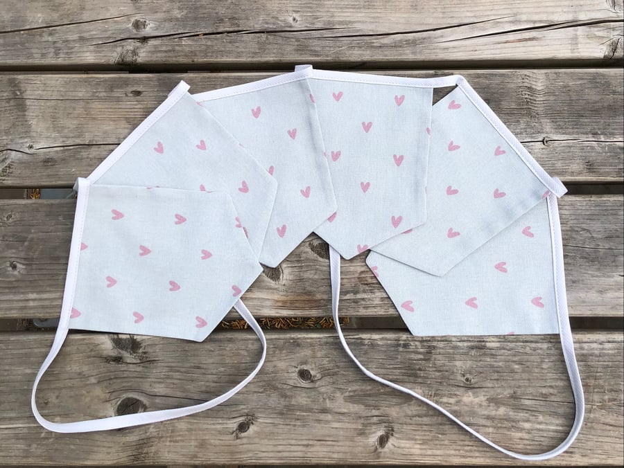 Pink hearts, 6 flag, fabric bunting