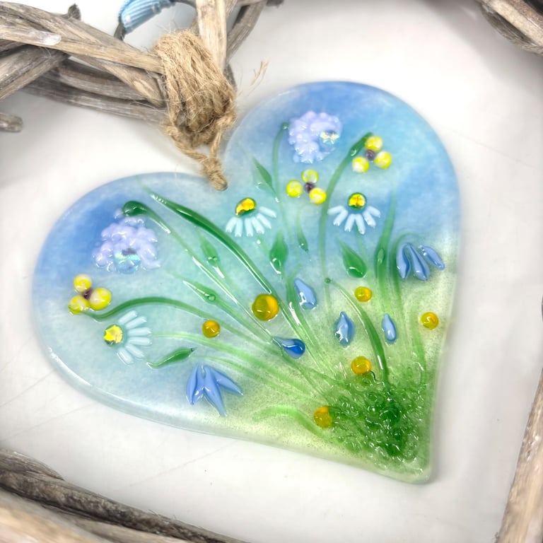 Pretty Glass & Wicker Floral Hanging Heart 