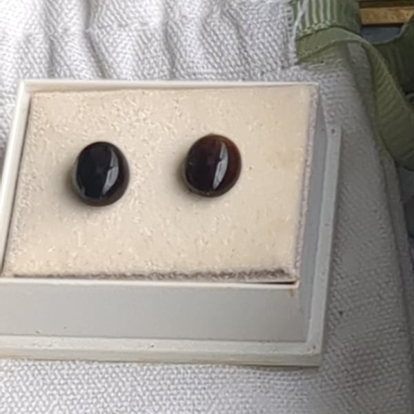 Agate stud earrings 