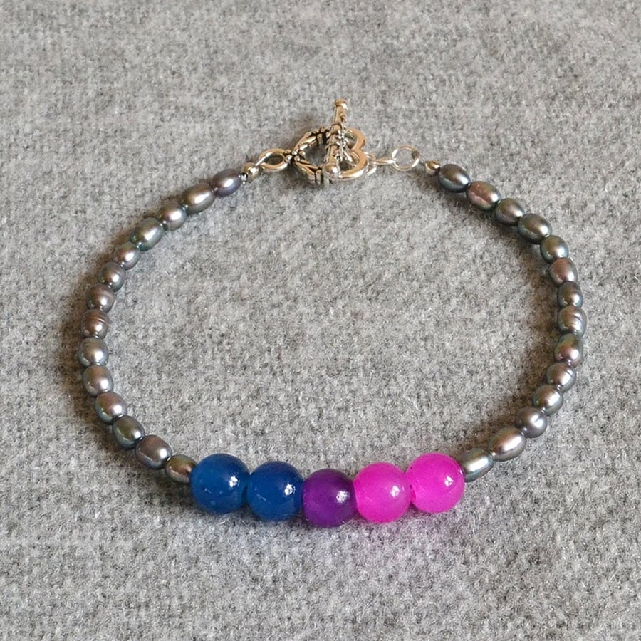 Bi Pride – Glass Bi Flag and Grey Oval Glass Pearl Bracelet