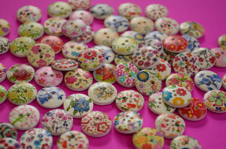 15mm Wooden Floral Buttons Random Mix Flowers (SF11)