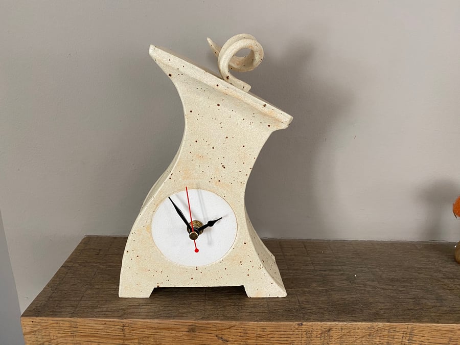 Shelf Clock, Mantle Clock, Tabletop Clock