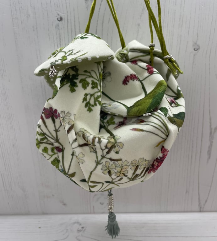 Victorian Style Velvet Evening Bag by  Carolee Crafts  PB5 - 0012