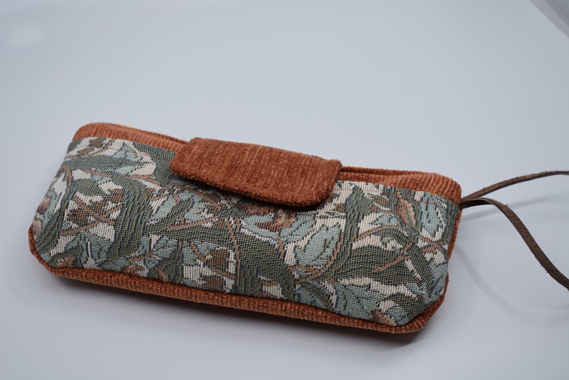 Wristlet clutch hand bag.  An ideal small original gift. Practical and pretty.