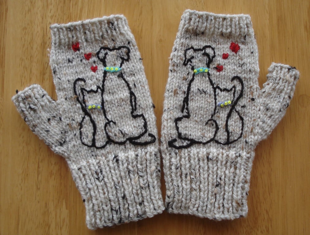 Knitted Fingerless Gloves With Embroidered Dog And Cat (J177)