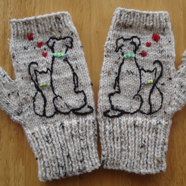 Knitted Fingerless Gloves With Embroidered Dog And Cat (J177)
