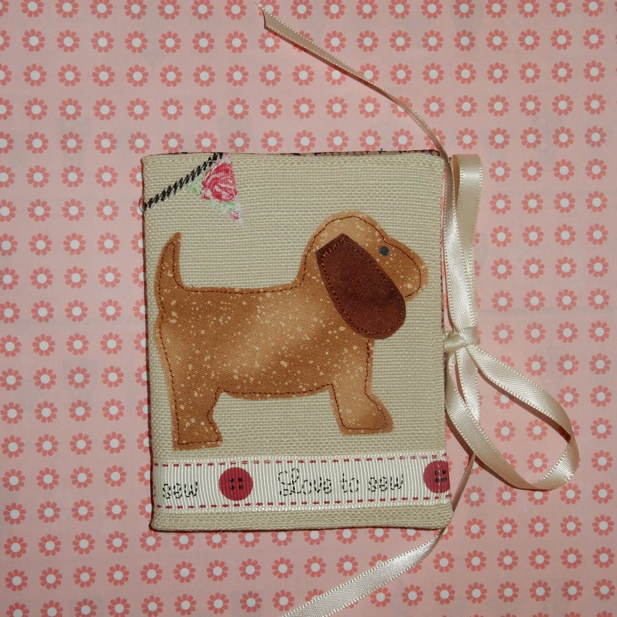 Needle case - Dog with bunting