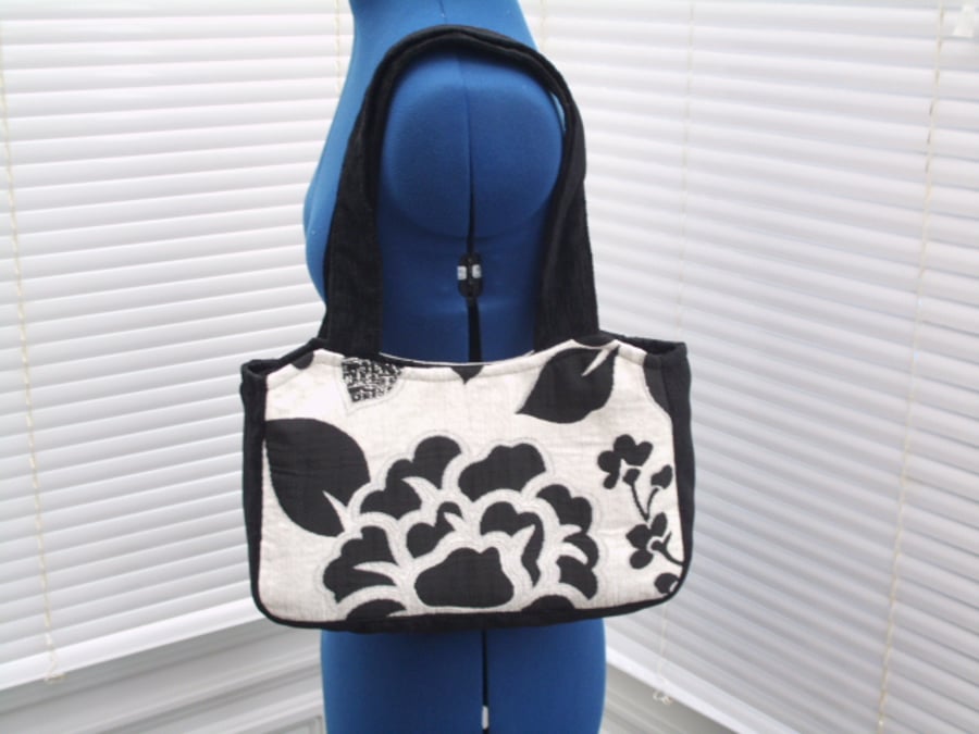 Handbag with black and with flowers