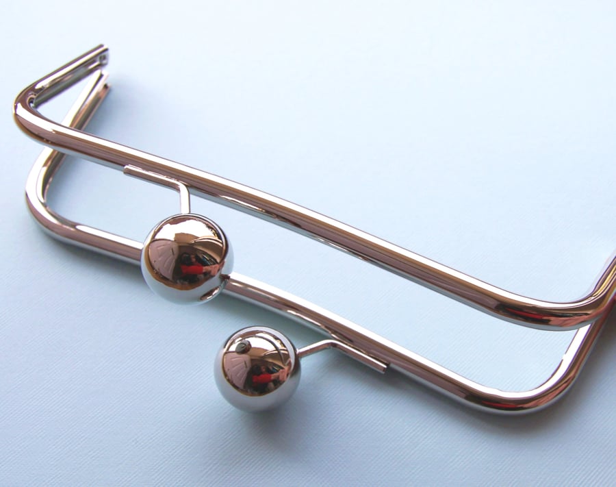 3 Big Bobble Clutch Purse Frame - silver colour