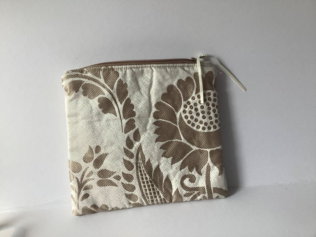 Cosmetics bag. 